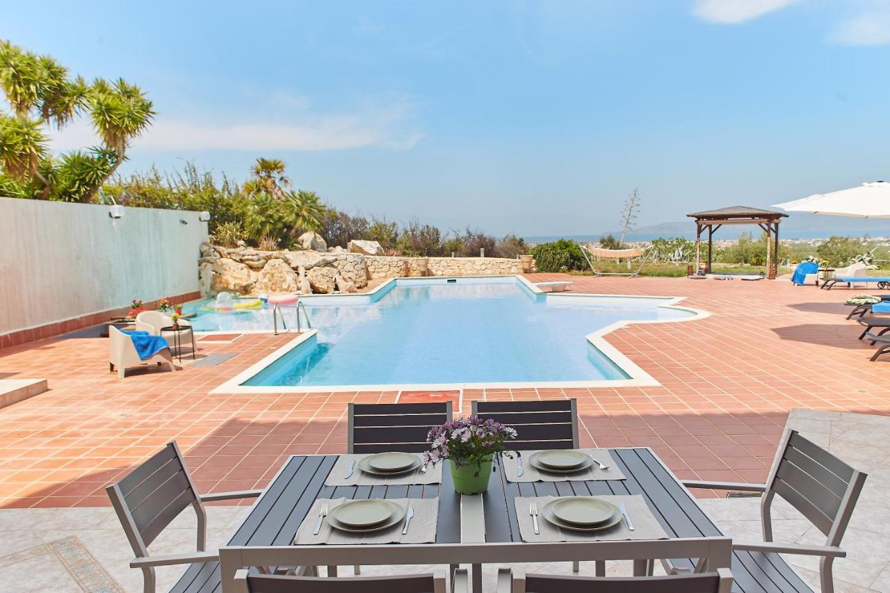 Villa Dennis 벌하티 외부 사진
